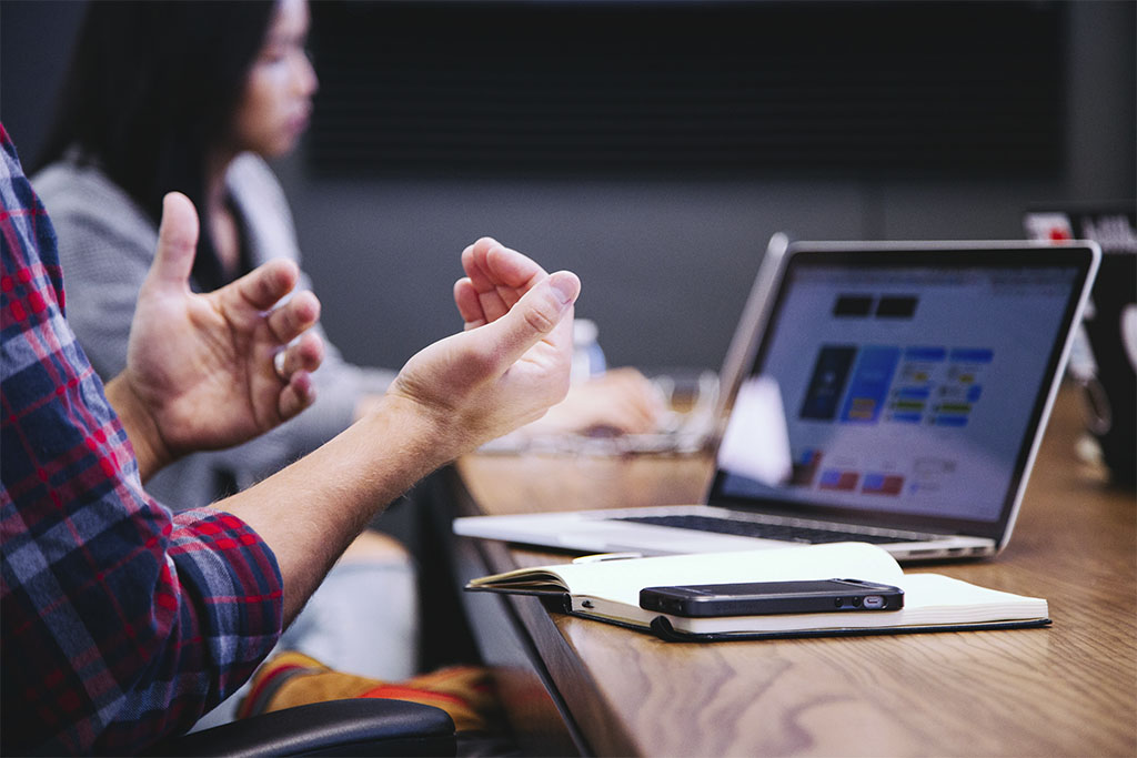 Entrevista laboral online: 5 tips para manejarla | Mandomedio Colombia